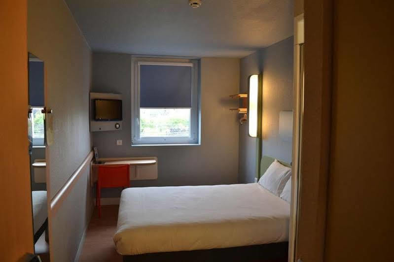 Ibis Budget Paris Porte De Vanves Esterno foto